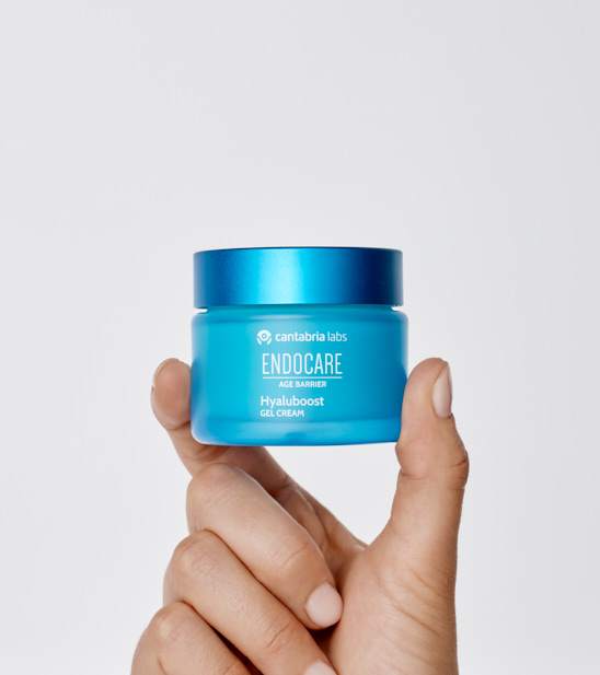 3. Foto_mano_Gel_Cream Cantabria Labs Endocare Age Barrier Hyaluboost Gel Crema 50ml - Imagen 1