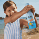 Isdin Fotoprotector Pediatrics Body Lotion FPS50 Edición Minions Regalo Botella y 2 UV Tattoos